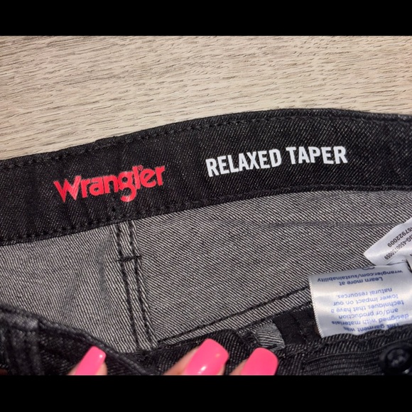 Wrangler Boy’s Black Tapered Jeans - Picture 5 of 5